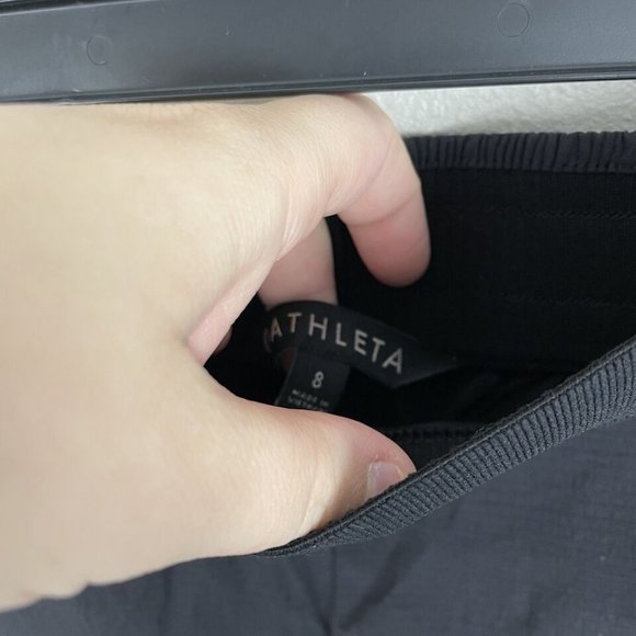 Athleta Size 8 Mod Trekkie Shorts Black Front Zip Zipper Pocket Pull On Stretch - Picture 3 of 4